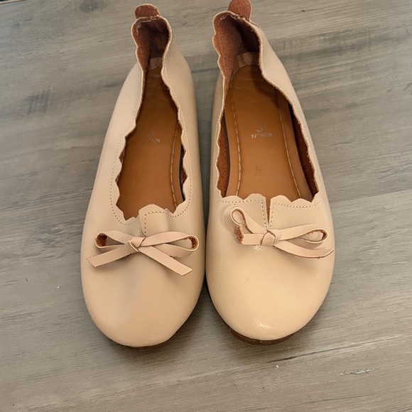 Source Unknown Shoes - Genuine Leather Scalloped Cream Nude Ballet Flats with Bow Accent